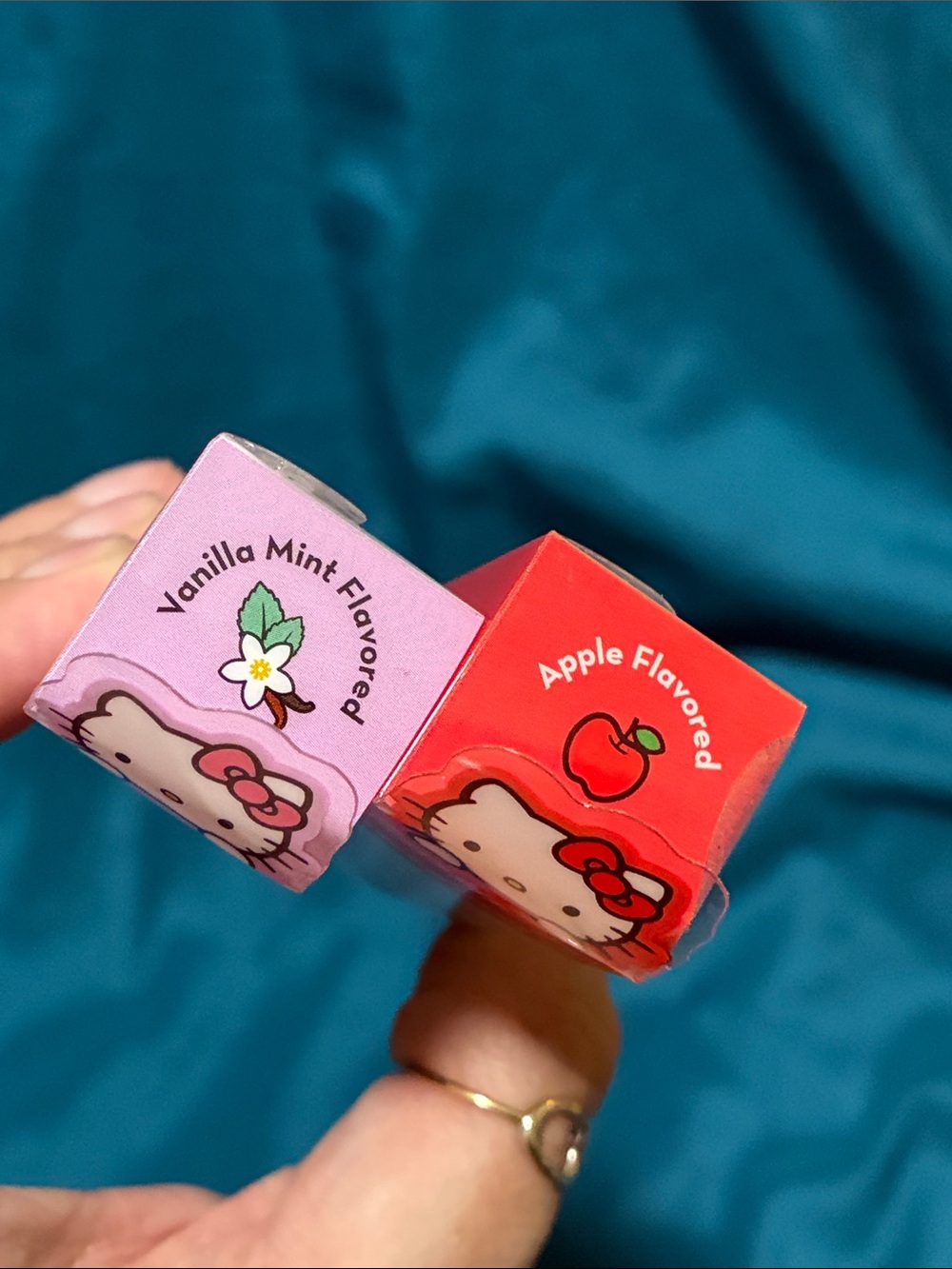 The Crème Shop x Hello Kitty Kawaii Kiss Lip Oil Duo - Vanilla Mint & Apple - Picture 8 of 9